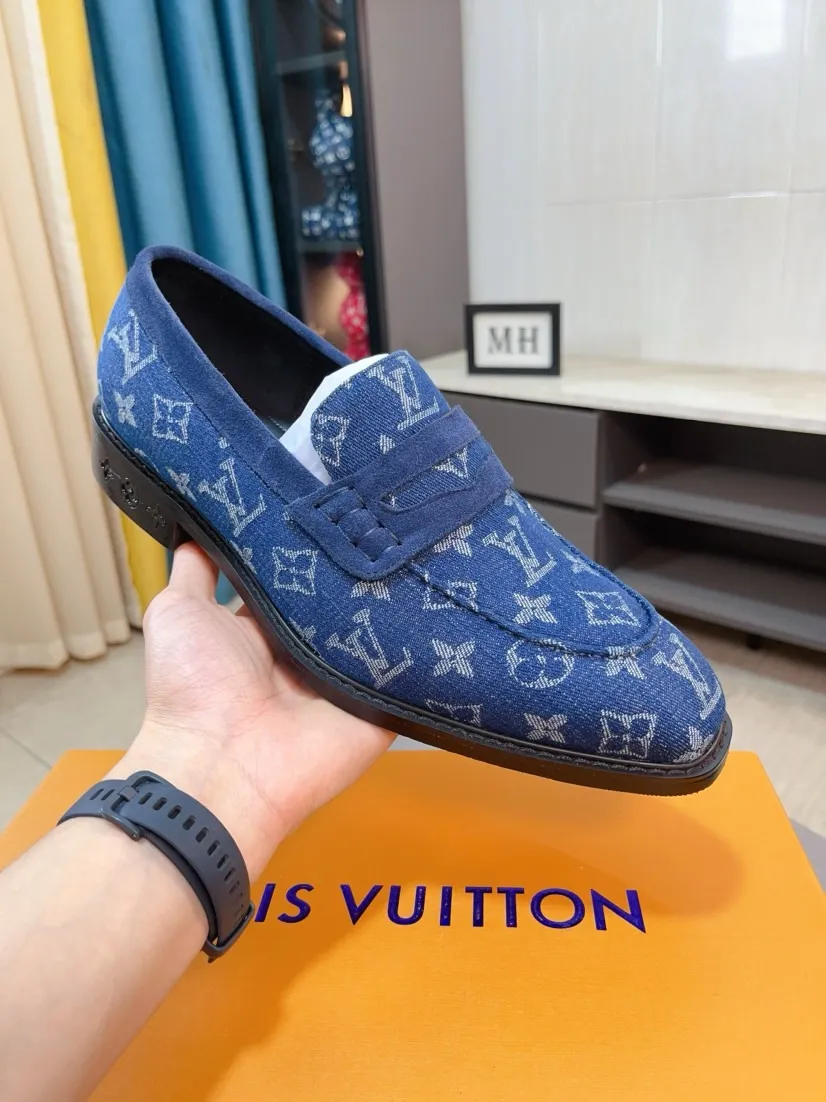 Ex-factory price 720🌹🌹High version [LV] Louis Vuitton's popular casual leather shoes🎖Fashionable and elegant🎖🎖Material: Original imported open-edge beaded cowhide, washed cowhide leather lining, original open-molded rubber outsole, high-end and classy, ​​elegant quality, instantly transforming into a handsome man ❤❤Standard\nNumber: 38-44